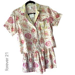 NWT | FOREVER21 FLORAL TWO PIECE PAJAMA SET BUTTON TOP & SHORTS | SMALL